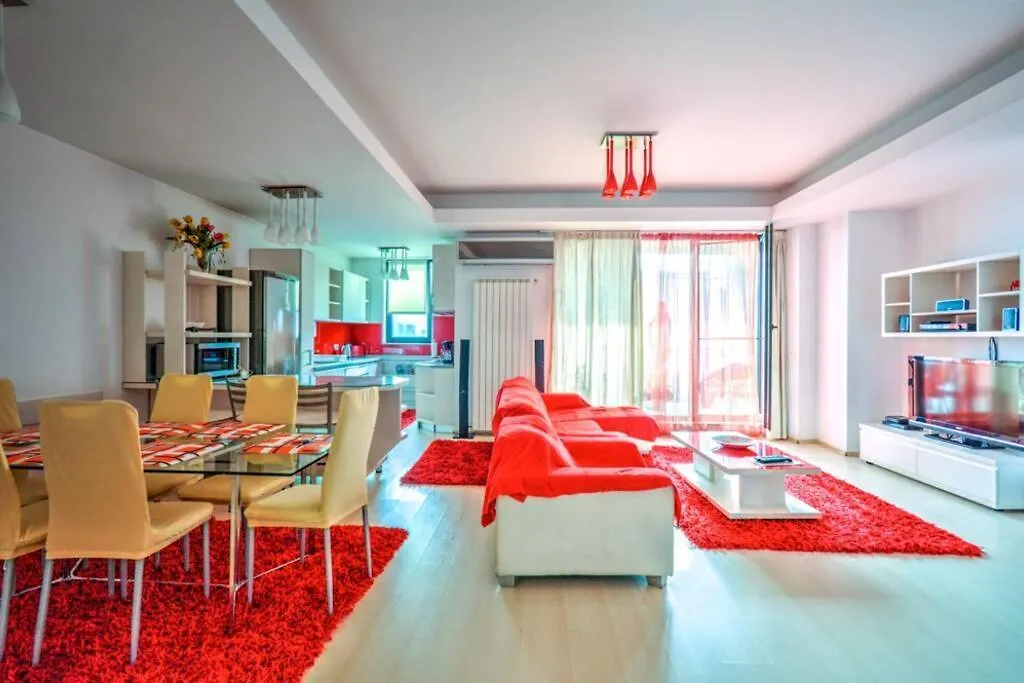 Bucharest - North Area Lake View Residences - 3 Bedrooms Apartment - Herastrau - Baneasa 0*,  Roménia