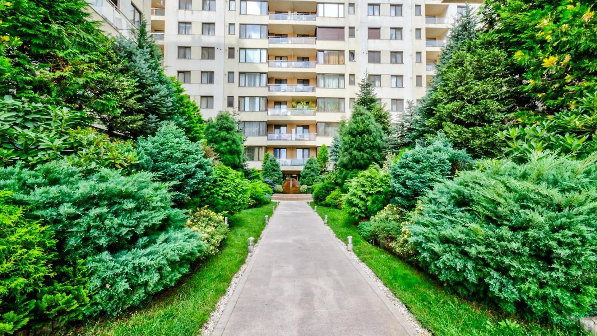 Bucharest - North Area Lake View Residences - 3 Bedrooms Apartment - Herastrau - Baneasa 0*,  Roumanie
